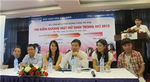 Sinh viên trường Đại học Yersin Đà Lạt tham gia cuộc thi ảnh tìm kiếm gương mặt nữ sinh trong mơ 2012